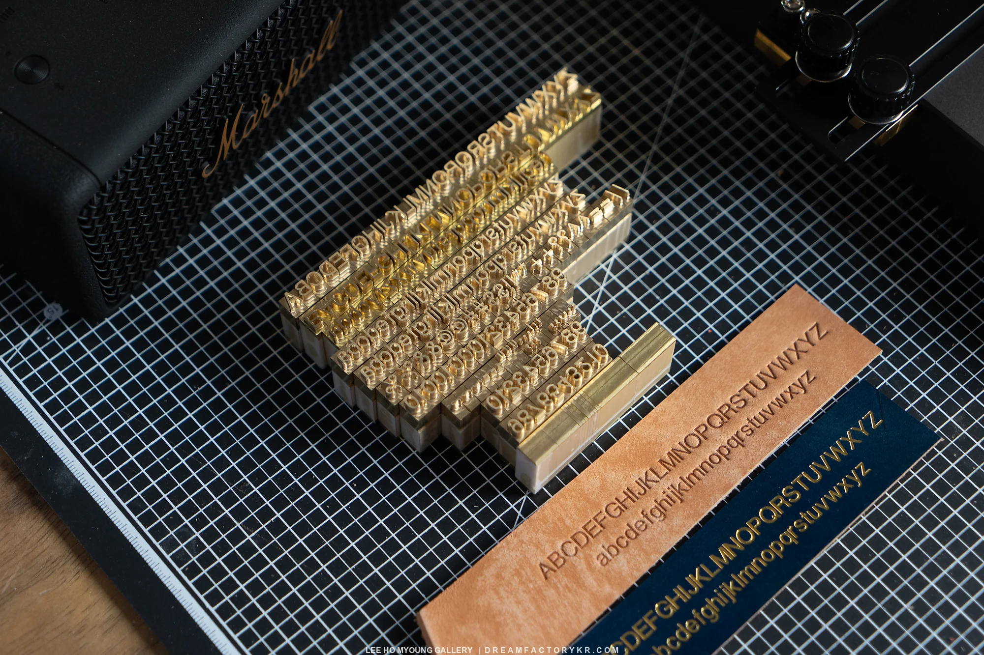 Poglądowy zestaw stempli Helvetica 5 mm